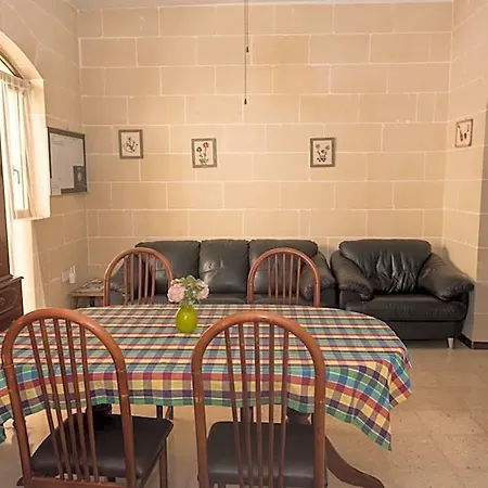 Acomodation House Kavarna בית הארחה
